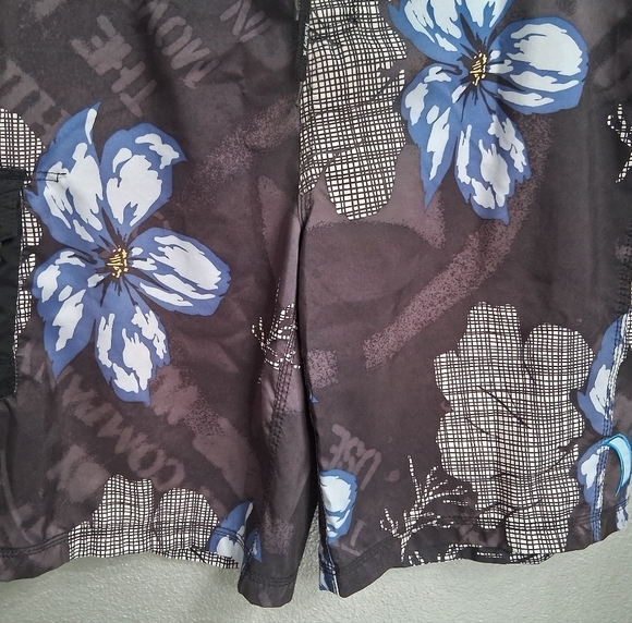 Hurley Men's Black and Blue Floral Shorts/Board Shorts Size 34 P - Picture 3 of 8